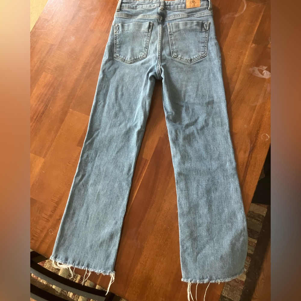 Zara Light Blue Women's Cropped Jeans
